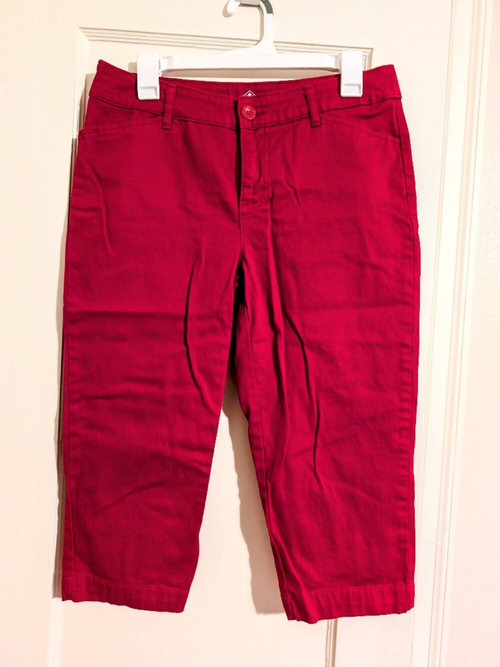 St. John's Bay red capri pants sz 10, good used condition